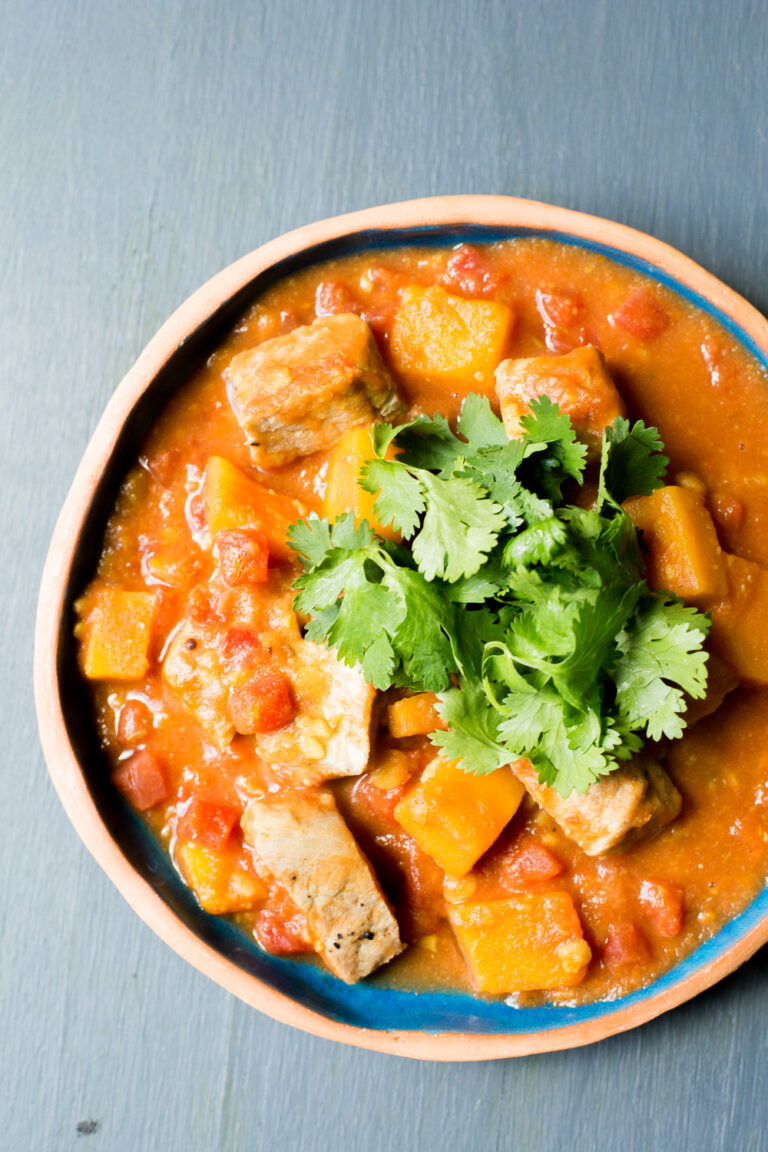 Curry de cerdo con lentejas y zapallo