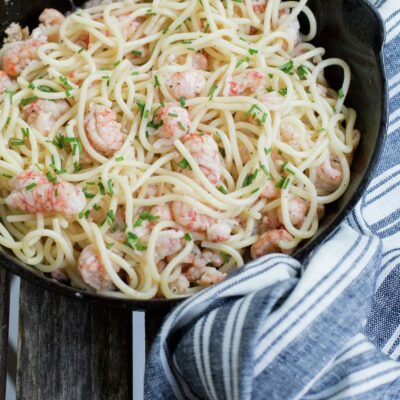 Tallarines con langostinos o camarones al ajillo