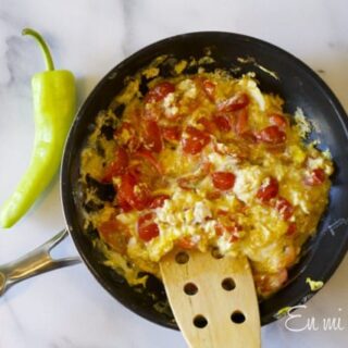 huevos con tomate