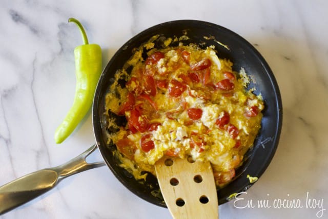 huevos con tomate