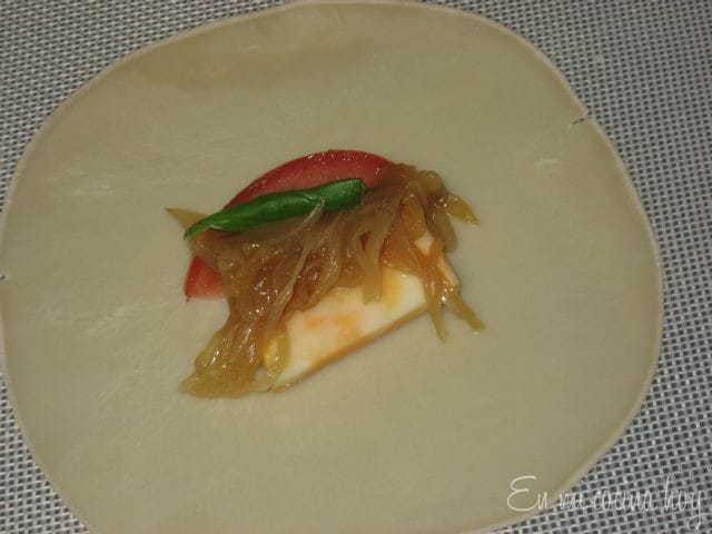 Empanadas de queso y tomate