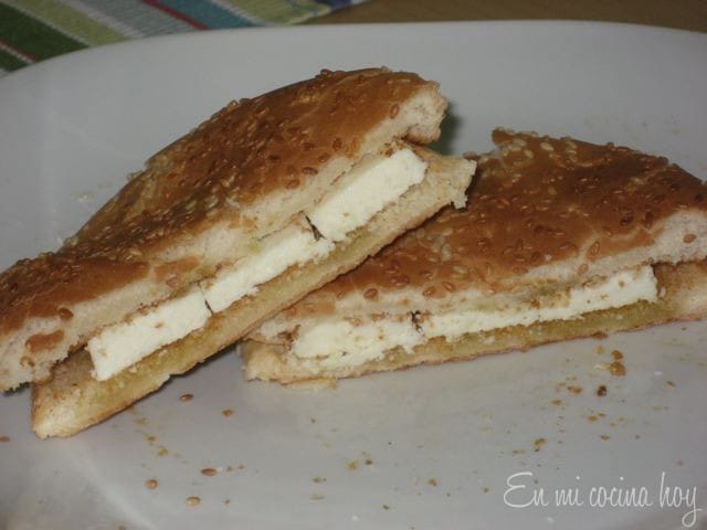 Pan con queso fresco