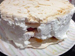 cubriendo el merengue con chantilly