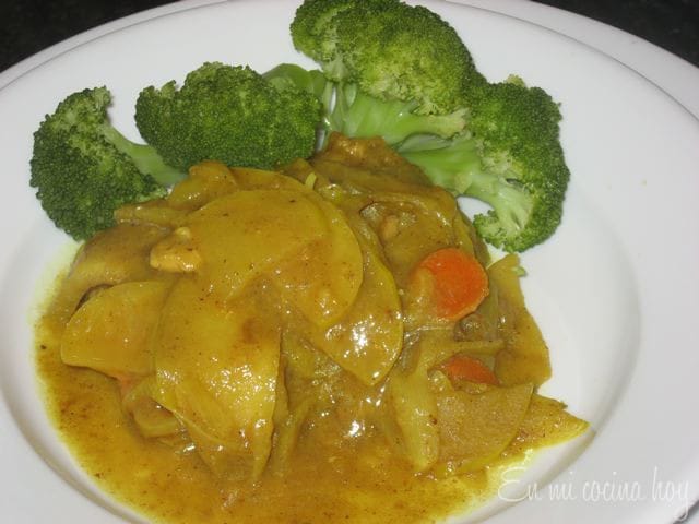 Pollo al curry con manzanas
