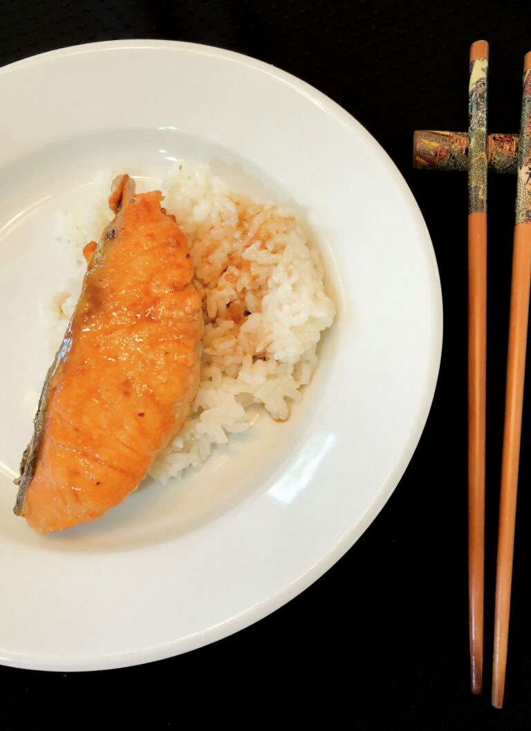 Salmón a la sartén, con salsa Teriyaki o soya