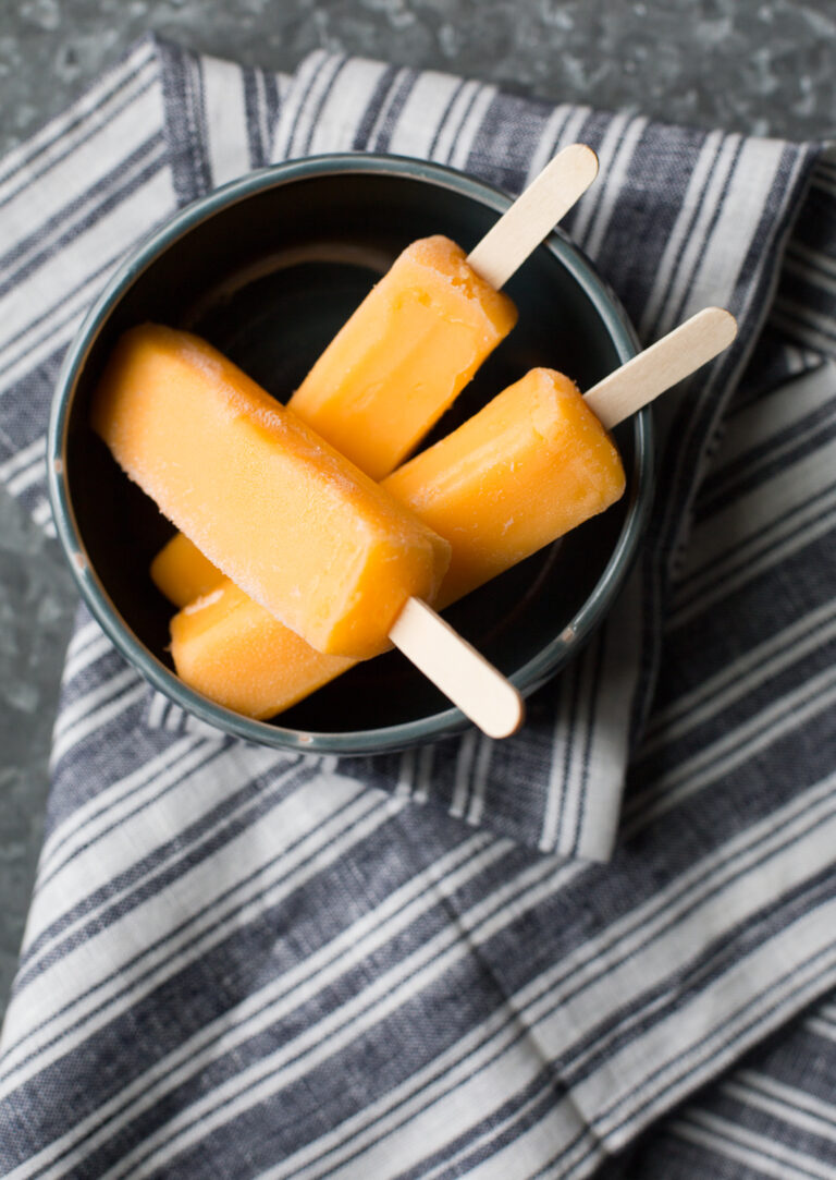 Helado de palito de mango y jengibre
