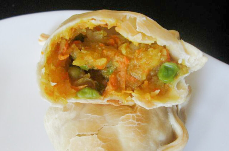 Samosas o Empanadas vegetarianas indias al horno
