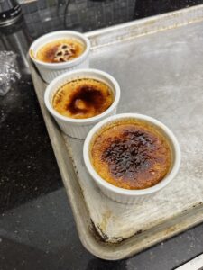 Creme brulee con caramelo.