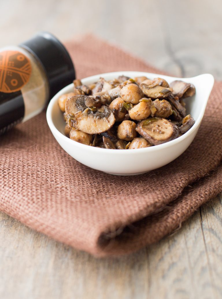 Champiñones con garbanzos al merkén