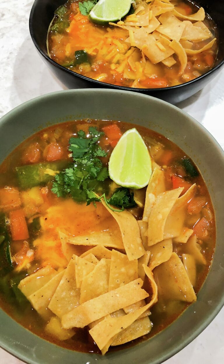 Sopa de tortilla mexicana