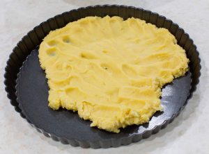 masa en molde tarta