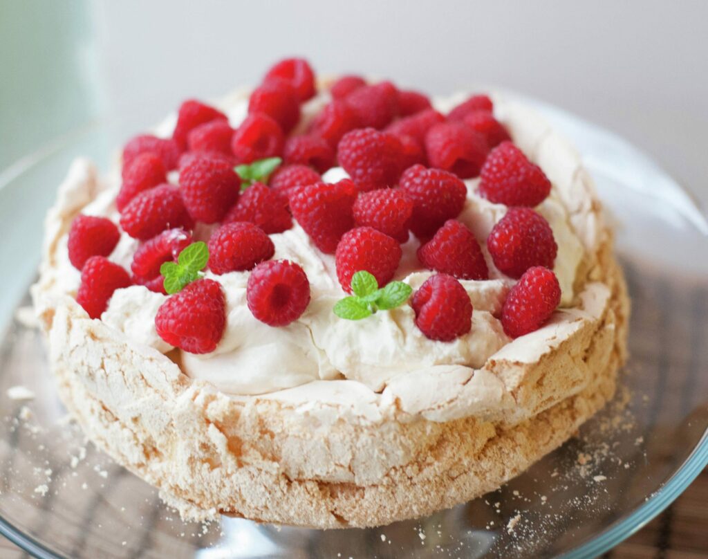Merengón con frambuesa, receta chilena