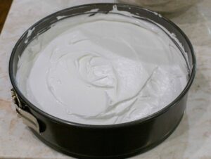 Molde con merengue.