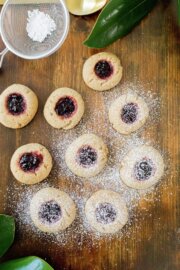 Galletas con mermelada y almendras