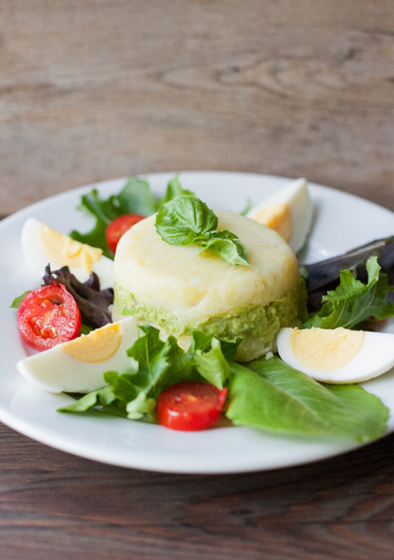 Ensalada de papas con palta y cebolla