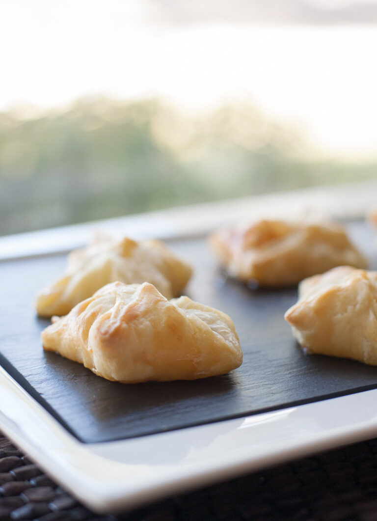 Paquetitos de brie y mermelada