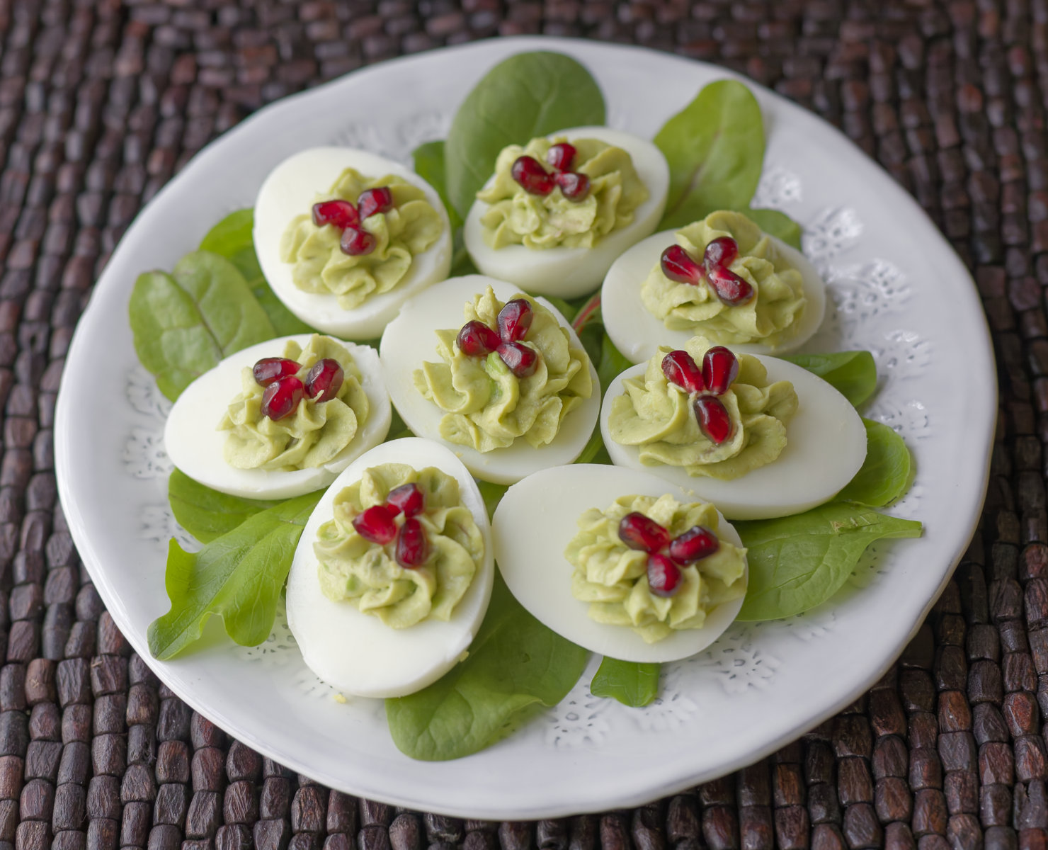 Huevos rellenos con palta.