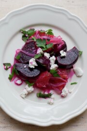 Ensalada de betarraga, naranja y queso fresco