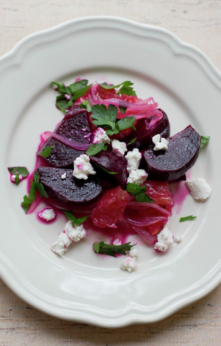 Ensalada de betarraga, naranja y queso fresco