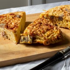 Tortilla de fideos chilena