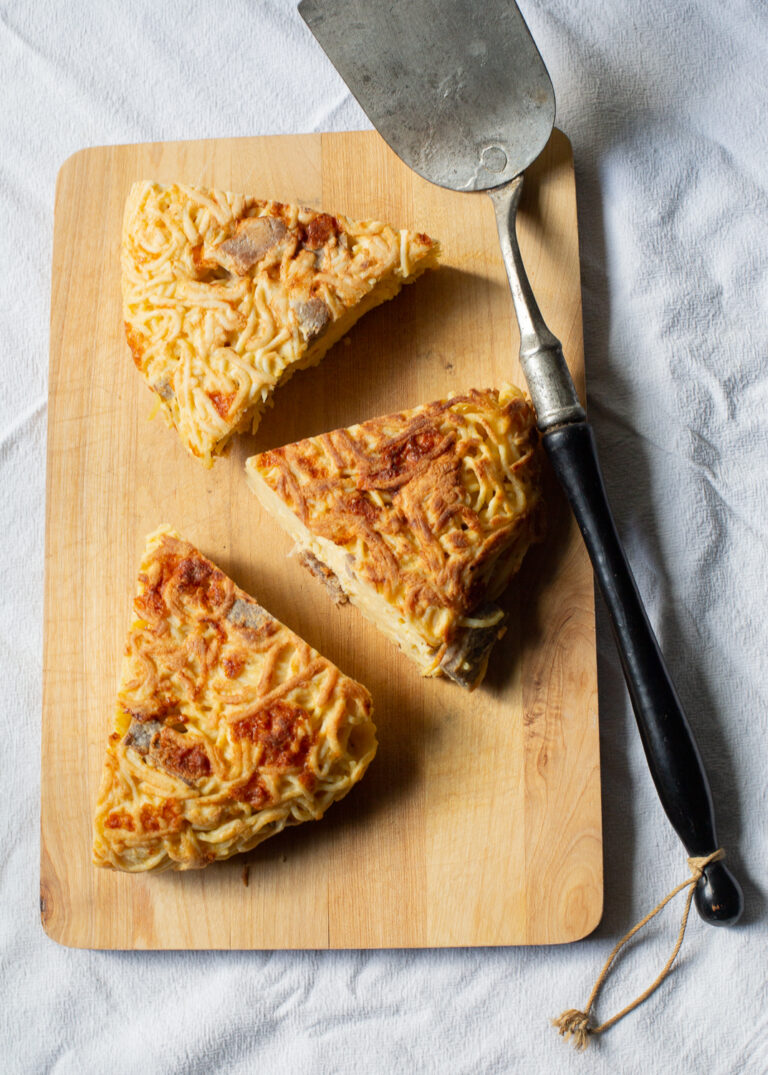 Tortilla de fideos chilena