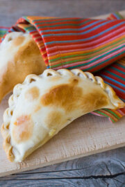 Empanadas de rajas poblanas y queso