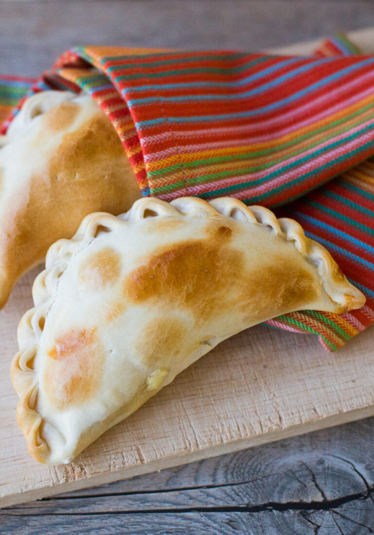 Empanadas de rajas poblanas y queso