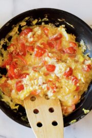 Huevos revueltos con tomate