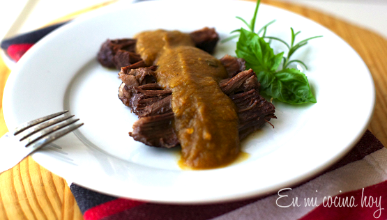 Carne a la cacerola con salsa de verduras