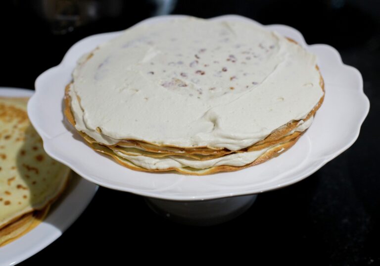 Armar la torta de café.