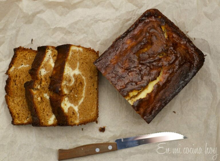 Queque de manjar y queso crema