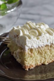 Tres leches de lúcuma