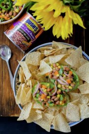 Palta/Aguacate rellena con ensalada de porotos/frijoles