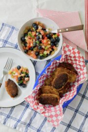 Croquetas de porotos con salsa