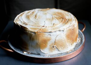 Torta Tres Leches cubierta con merengue