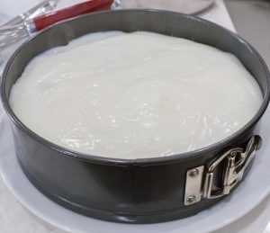 crema de leche sobre las frambuesas
