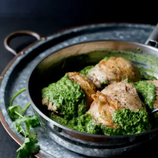 Pollo con salsa de cilantro y ajo