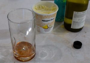 granadina en vaso