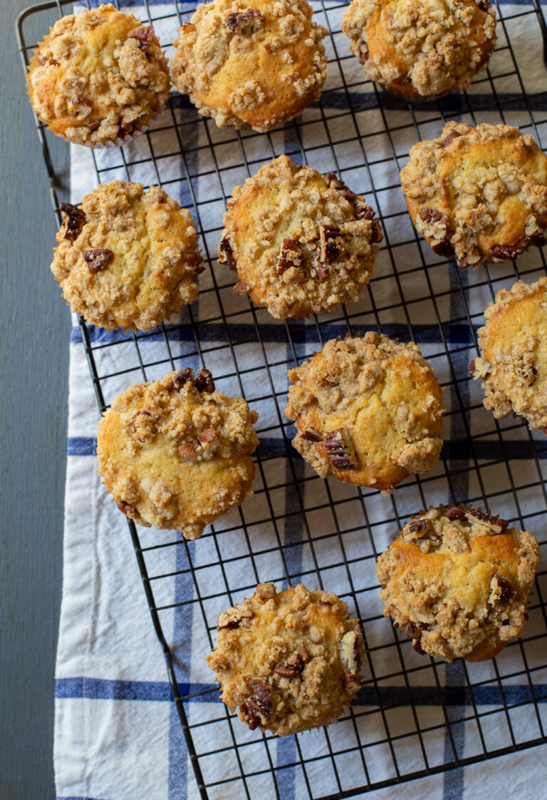 Quequitos de piña, plátano y nueces
