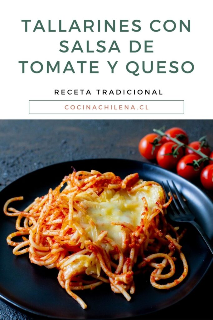 Tallarines con salsa de tomate y queso