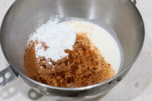 Crema, cacao y azúcar para batir