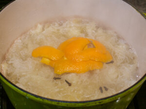 Alcayota con rayadura de naranja y clavos de olor.