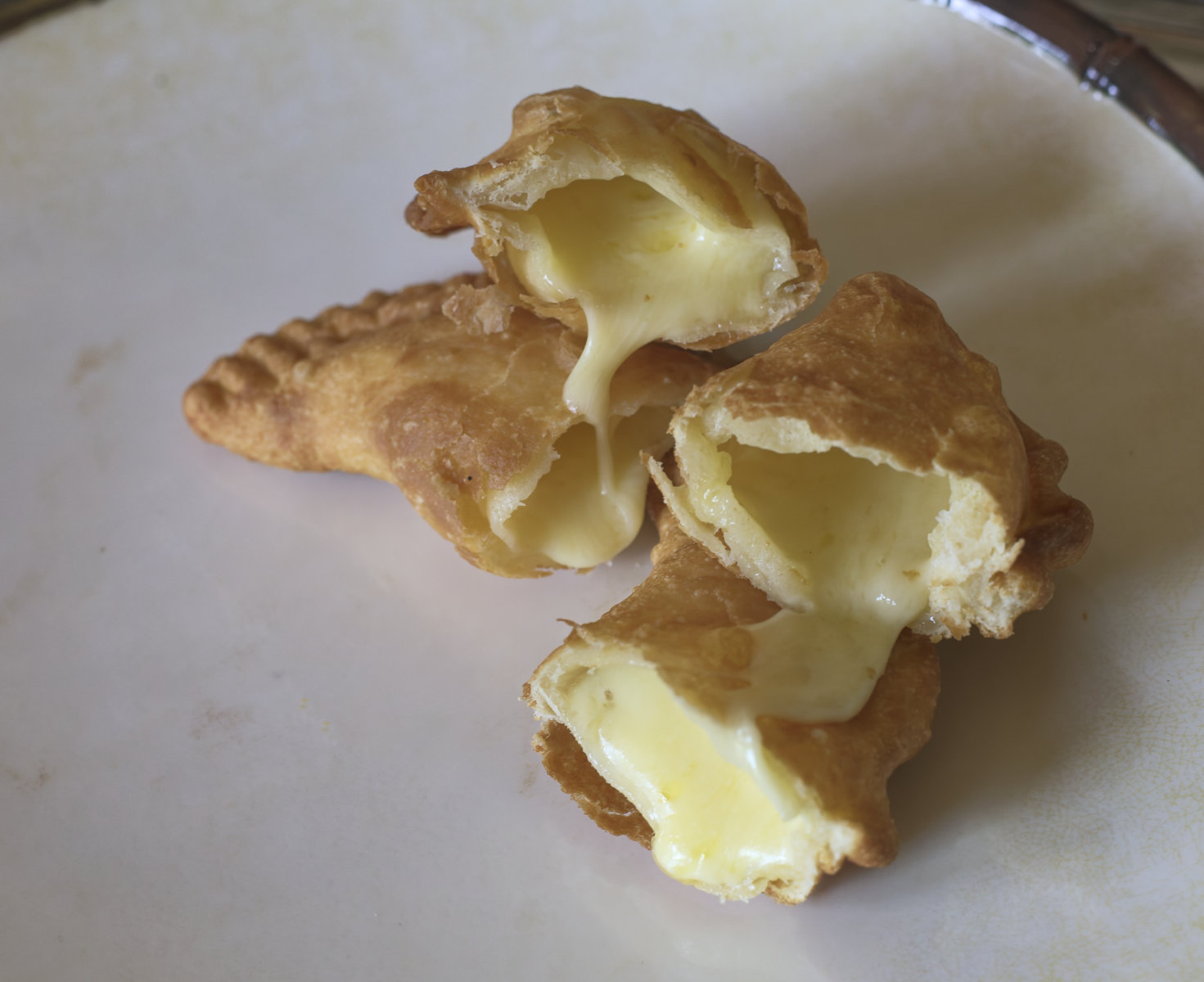 Empanada de queso chilena