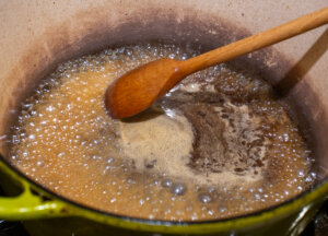 Alcohol para limpiar la olla.